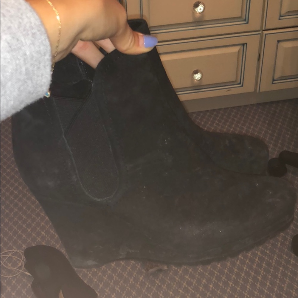 Jildor black suede wedges
